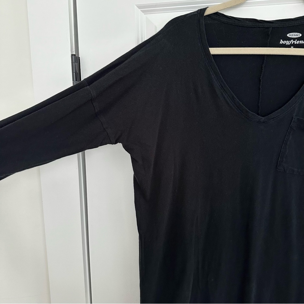 Black Oversized Long Sleeve V-Neck Pocket Tee-Old Navy Boyfriend Layering Shirt - Picture 2 of 12